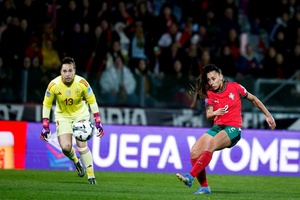 Portugal cai diante da campeã Espanha e desce para terceiro lugar na Liga das Nações