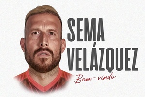 OFICIAL: Defesa central Sema Velázquez deixa Arouca e reforça Santa Clara