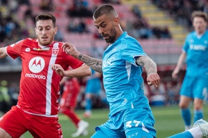Nápoles bate Monza e 'cola-se' provisoriamente ao líder Inter Milão