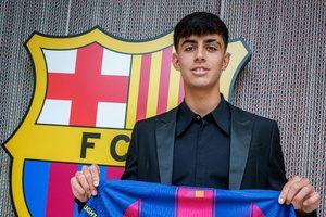 Marc Bernal renova com FC Barcelona até 2029
