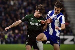 FC Porto vence com arbitragem polémica: "Lance foi mal analisado, é expulsão"