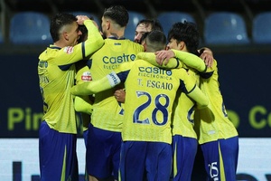 Arouca dá a volta ao resultado e vence na receção ao Estoril Praia