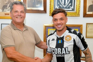 OFICIAL: Nacional apresenta Daniel Júnior com contrato até 2030