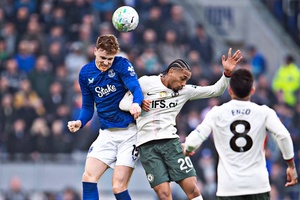 Everton humilha Chelsea em com Beto em destaque