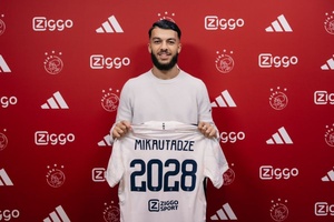 OFICIAL: Ajax reforça ataque com Georges Mikautadze, proveniente do Metz
