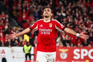 Benfica vence Vitória de Guimarães por 3-0 e sobre provisoriamente ao segundo lugar