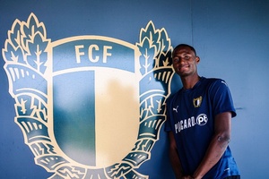 OFICIAL: Famalicão contrata avançado nigeriano Umar Abubakar