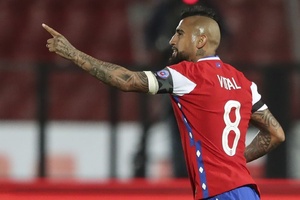 Chile: Arturo Vidal lesiona-se gravemente no joelho e não joga mais este ano