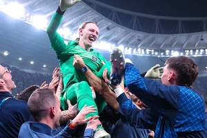 Safonov desfalca Paris Saint-Germain após ter sido 'herói' na Taça Intercontinental