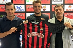 Espanha: Raphael Guzzo, do Réus, lesionou-se com gravidade num joelho