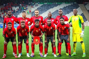 Uganda massacra Moçambique e sobe no grupo