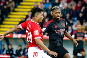 Benfica vence Santa Clara com golo de Bruma e fica a um ponto do Sporting