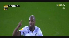 Liga Portugal Bwin: V. Guimarães (1-1) Famalicão, Golo Oscar Estupiñán, 46m (2021-2022)