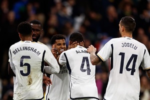 Real Madrid vence Granada e mantém liderança da Liga espanhola