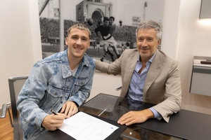 OFICIAL: Alexis Saelemaekers ruma ao Bologna por empréstimo do AC Milan