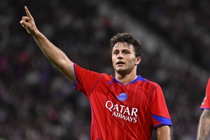 João Neves brilha com hat-trick e PSG vence em Toulouse