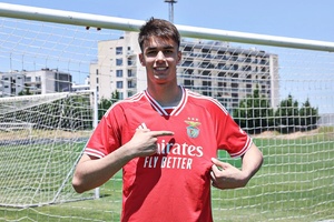 OFICIAL: Internacional sérvio sub-18 Luka Velickovic reforça baliza do Benfica B