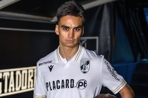 OFICIAL: Hevertton Santos regressa a Portugal para reforçar defesa do Vitória de Guimarães