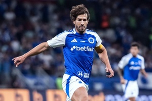Cruzeiro, de Leonardo Jardim, perde com Santos e vê Flamengo fugir