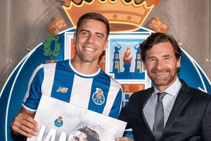 FC Porto arrisca em Bednarek e Marco Silva avisa: "Adaptação não será fácil"