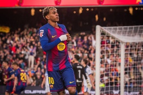 Hat-trick de Lamine Yamal no triunfo do líder FC Barcelona diante do Villarreal