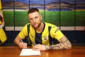 Mercado: Central eslovaco Milan Skriniar reforça Fenerbahçe, de José Mourinho
