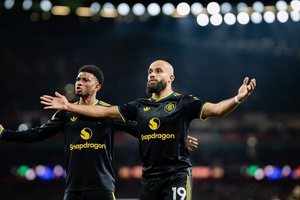 Manchester United impõe primeira derrota caseira ao Arsenal