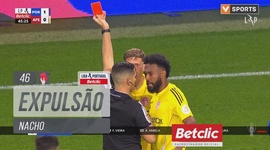Liga Portugal Betclic: FC Porto vs AVS SAD, Expulsão Nacho, 46' (2024-2025)