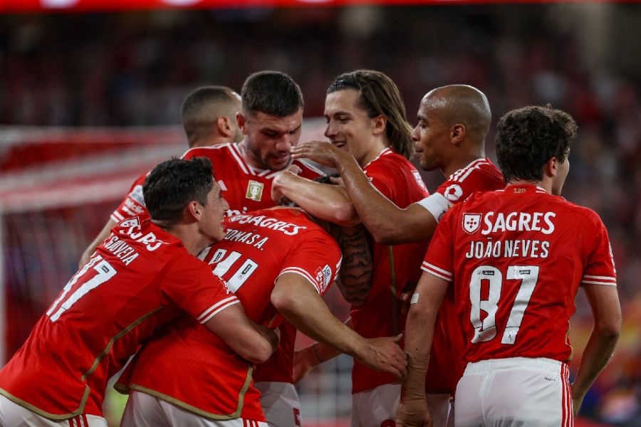 Benfica: Só cabem onze