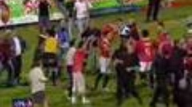 Confusão no primeiro jogo treino do Benfica da época 2004-2005