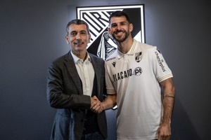 Vitória de Guimarães renova contrato de Nélson Oliveira até 2026