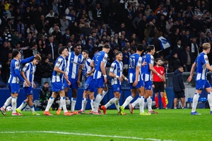 Crónica: FC Porto garante 'oitavos' da Liga Europa após susto inicial