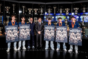 FC Porto celebra heróis sub-17: 'É um orgulho tê-los aqui', diz Villas-Boas