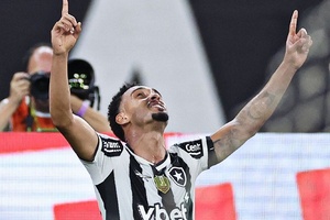 Botafogo de Renato Paiva vence Fluminense (2-0) e volta a triunfar no Brasileirão