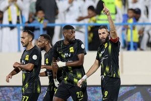 Arábia Saudita: Karim Benzema marca e dá vitória ao clube de Nuno Espírito Santo
