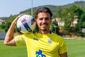OFICIAL: Arouca reforça-se com Näis Djouahra, ex-Rijeka e campeão croata