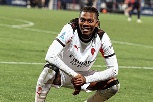 Rafael Leão promove AC Milan à liderança provisória com golo em Cagliari