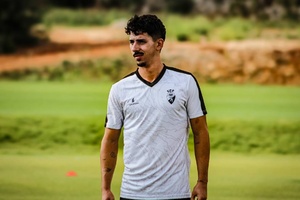 Extremo André Candeias renova com Farense até 2028
