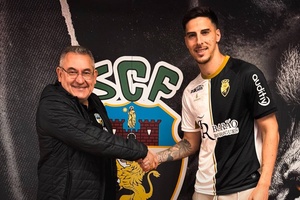 Avançado australiano Anthony Carter reforça Farense cedido pelo Santa Clara