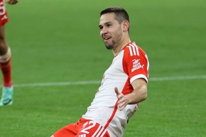 OFICIAL: Bayern Munique confirma saída de Raphaël Guerreiro