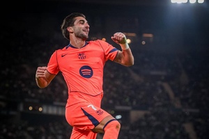 ‘Hat-trick’ de Ferran Torres decisivo na vitória do líder FC Barcelona em Sevilha