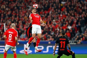 Benfica perde com Barcelona no último lance do jogo