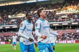 Marselha derrota Metz e assume liderança provisória da Liga Francesa