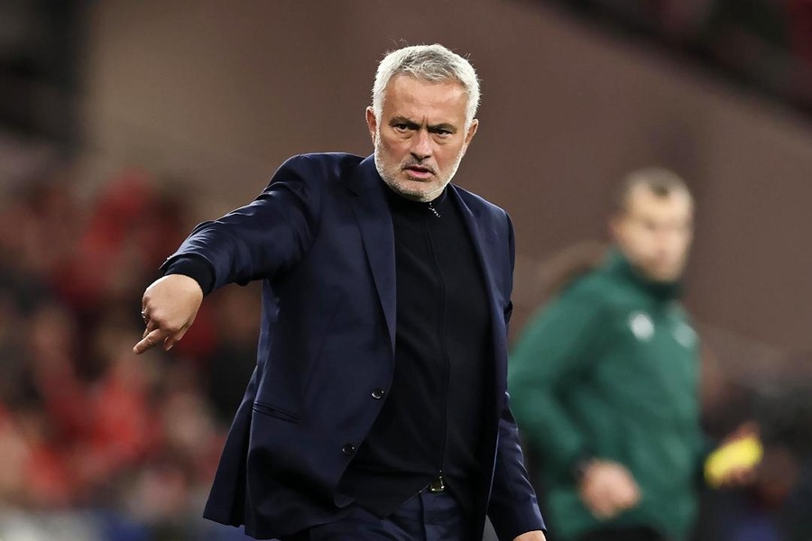 Mourinho perde recurso e mantém suspensão e multas