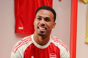 Indiscutível para Arteta, Gabriel Magalhães renova contrato com o Arsenal