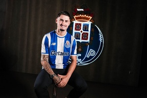 OFICIAL: Borja Sainz assina pelo FC Porto até 2030 com cláusula de 100 milhões