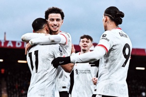 Liverpool vence com ‘bis’ de Salah, reforça liderança e pressiona Arsenal