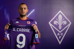 Mercado: Fiorentina contrata Arthur Cabral para substituir Vlahovic