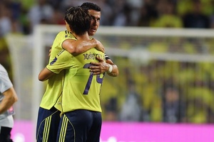 Ronaldo e Félix marcam, mas Al Nassr cede os primeiros pontos