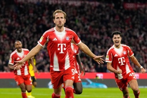 'Bis' de Harry Kane ajuda Bayern Munique a repor distância na Bundesliga